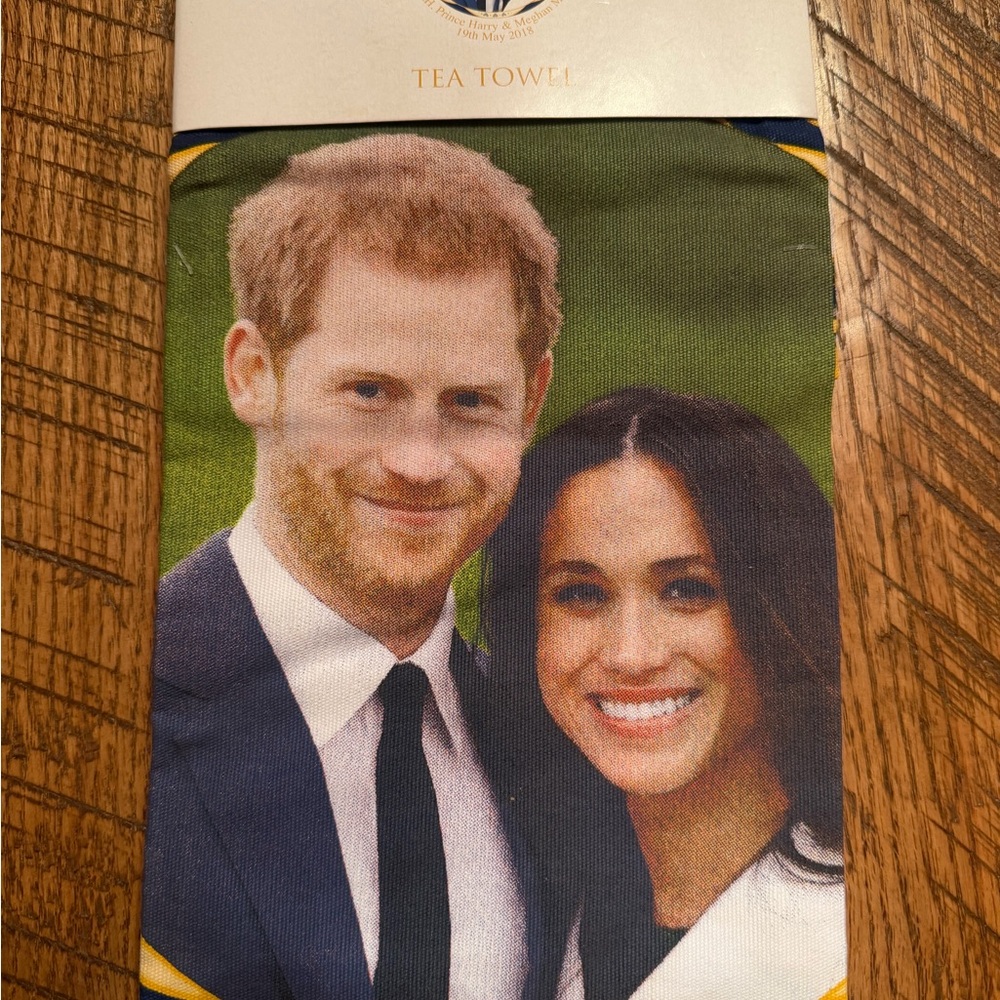 Royal Wedding CommemorativeTea Towel with Harry and Megan - Picture 5 of 5